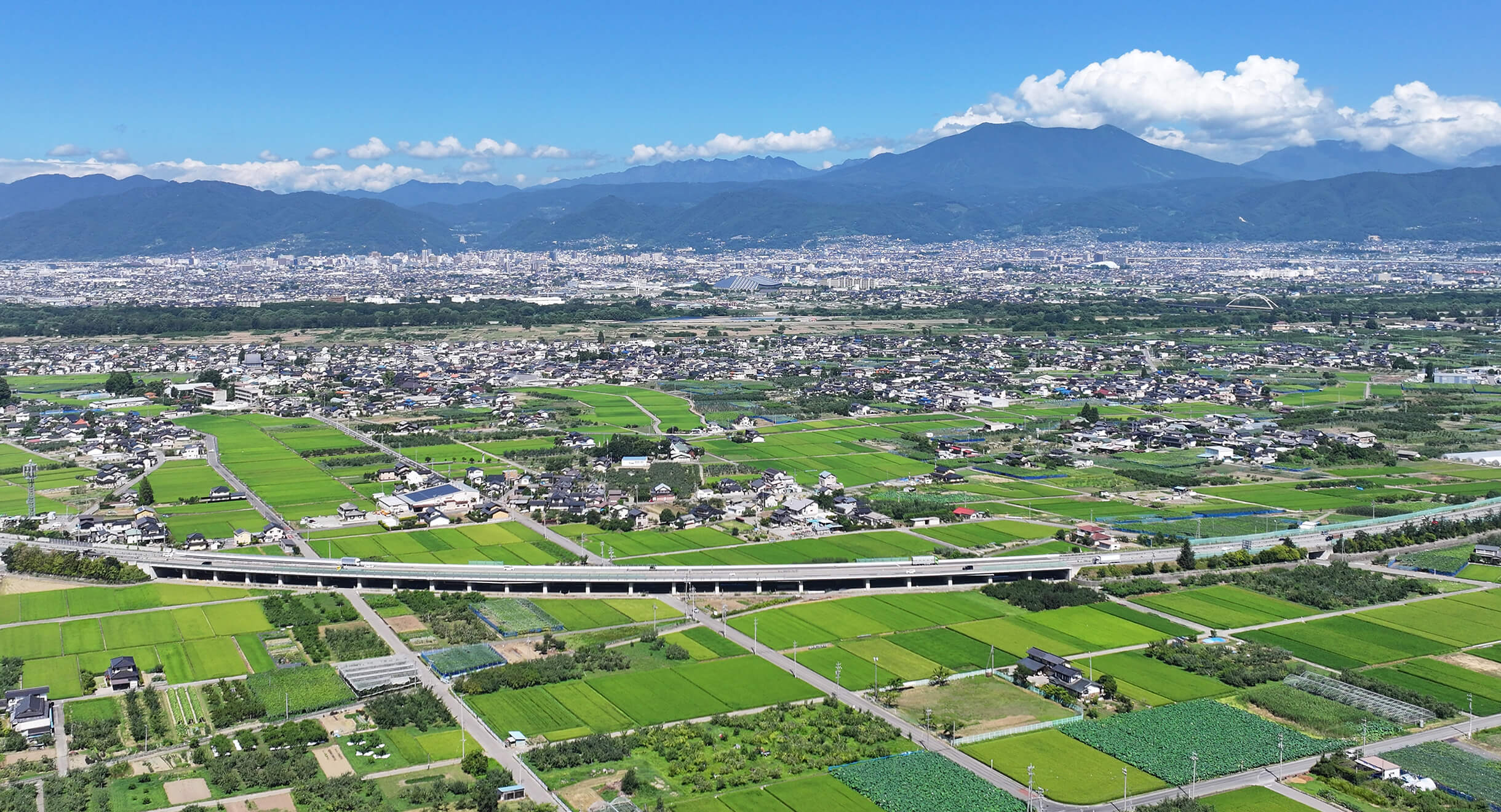 信州の清らかな水と空のように地域社会への誠実な貢献を